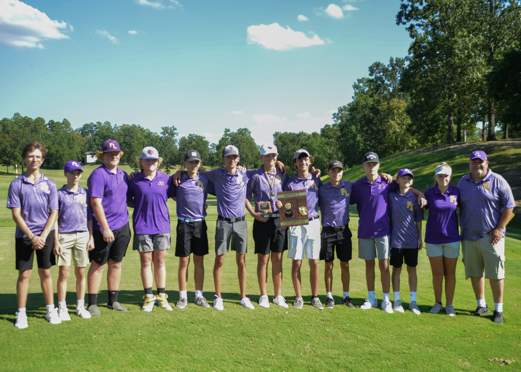 Members of the 2022 Girls and Boys golf Team at the District Tournament